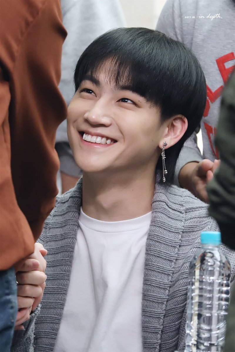 jaebeom looking at ahgases: a thread