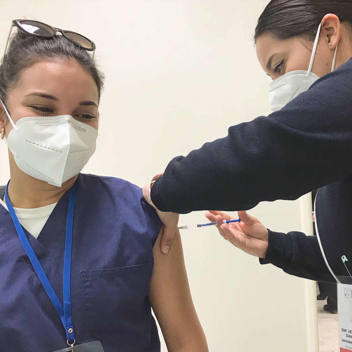 ladaktora's tweet photo. Médicos internos, médicos pasantes, médicos generales, residentes, adscritos, TODOS CONTAMOS!❤️ Vacúnense!
#ScienceWorksBitches
#vaccine https://t.co/3k0u9pBF3P