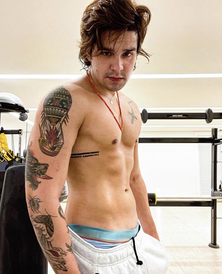 ‘Não crie expectativas a meu respeito. Nem boas nem ruins. Nunca autorizei ninguém a esperar nada de mim.’’ A não ser agora. AGUARDEM. #2021