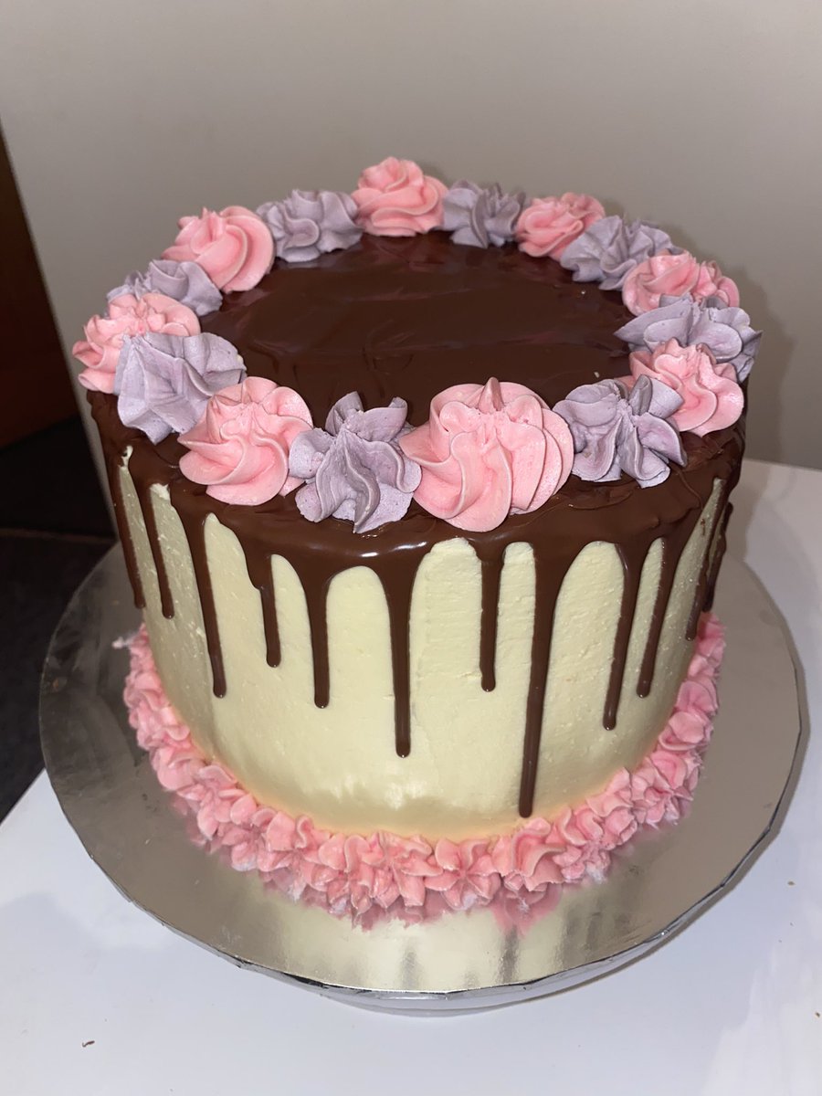 morgancerys29's tweet photo. Proud of my first attempt of a celebration cake so may as well bore Twitter with it too, baked by morgs is getting there ✌🏽💘 https://t.co/9rs8v7Dig4