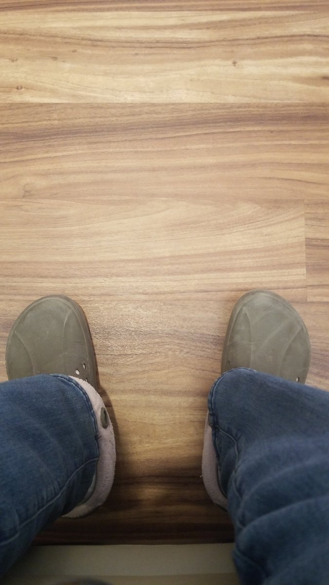 KelleyMMathews's tweet image. TFW you walk up to the doctor's office door, stumble slightly,  look down and see your pink fuzzy @Crocs still on your feet. 🤦‍♀️ #workfromhomefail