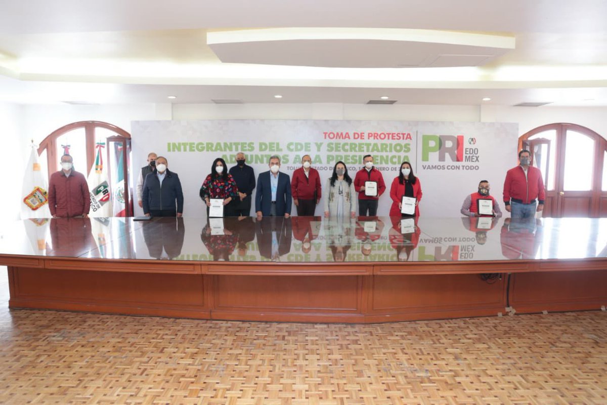 AlejandraDMV's tweet image. En el @PRI_EDOMEX, somos un solo equipo, somos profesionales, y es nuestro deber procurar la armonía, la unidad, la inclusión y lo más importante: tomar en cuenta los sentimientos del priismo mexiquense, de la base militante y el de la ciudadanía. #VamosConTodo