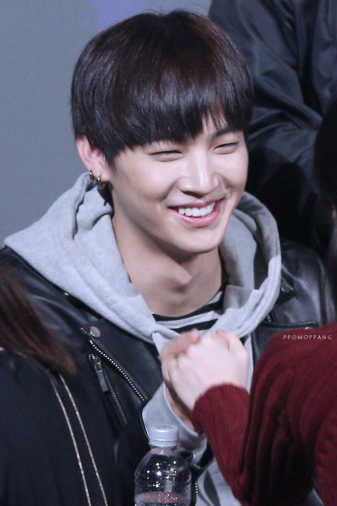 jaebeom looking at ahgases: a thread