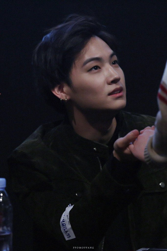 jaebeom looking at ahgases: a thread