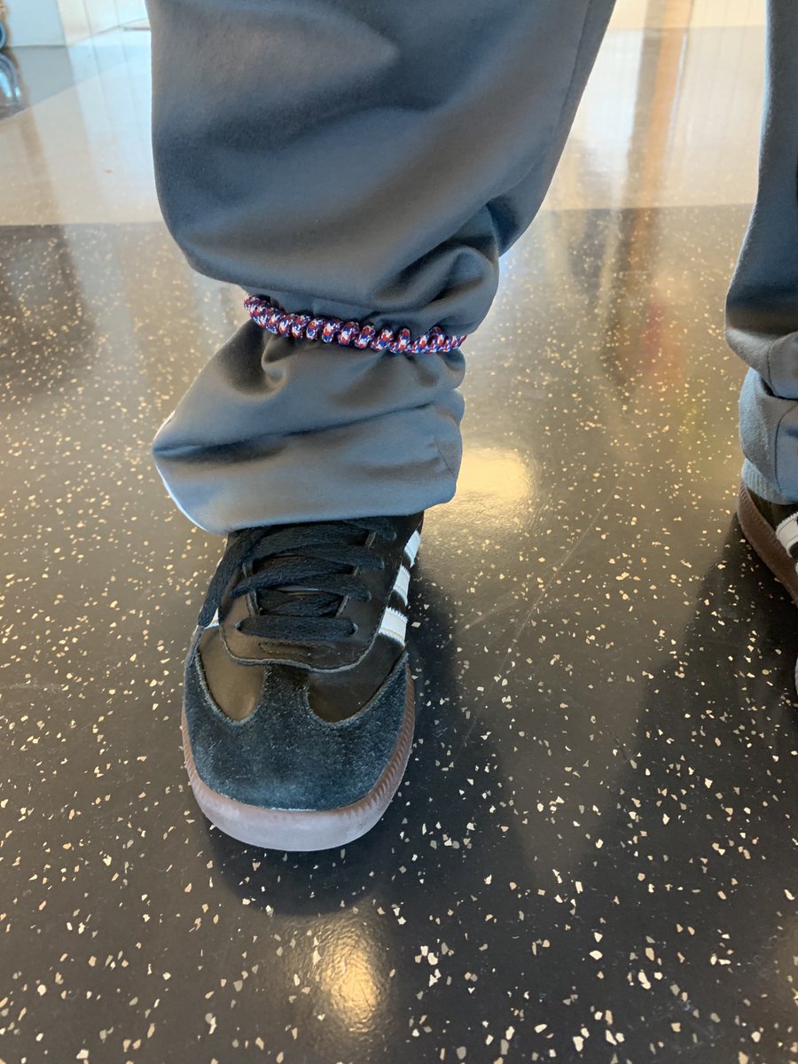 DrLCHape's tweet photo. #APE365Project Throwing dominance and #oppositionstep, #objectcontrol skills, assisted by ankle/wrist bracelets.... 🤫 TY ‘Y’ Ties! Left handed thrower so right foot stepper! Keep your S balanced by assuring an opposition step!! https://t.co/CVkL8q7IMC
