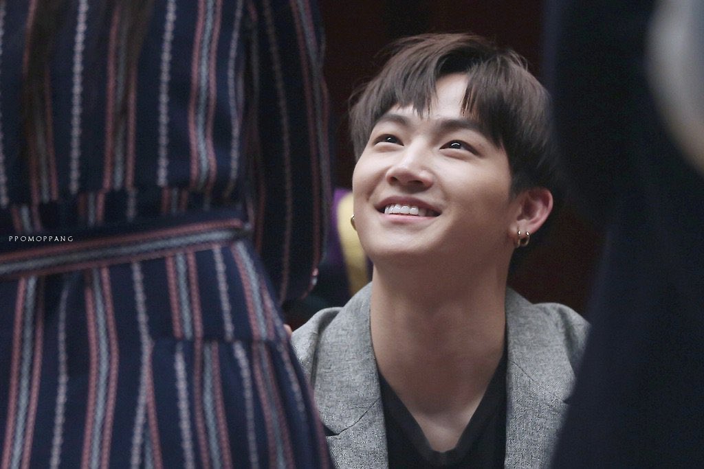 jaebeom looking at ahgases: a thread