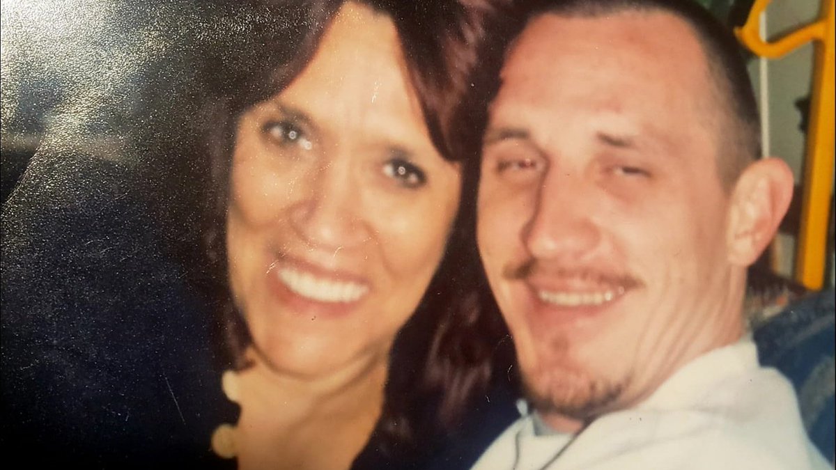 By March 2019, 2 months into solitary, Jon started exhibiting bizarre behavior w/ paranoia, audio & visual delusions. Had insomnia & stood w/ a blank stare for extended periods. Crouched in a fetal position. Refused meals, fluids & medication. They did nothing. Jon & his mom.