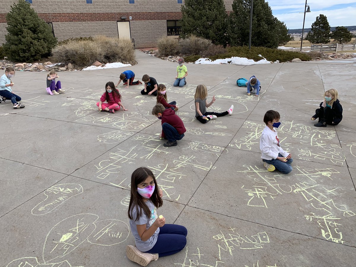 MsPiatchekFSE's tweet photo. Math is more fun when we get to do it outside! #OneFlagstone #2ndchat https://t.co/80NdC2q4iD