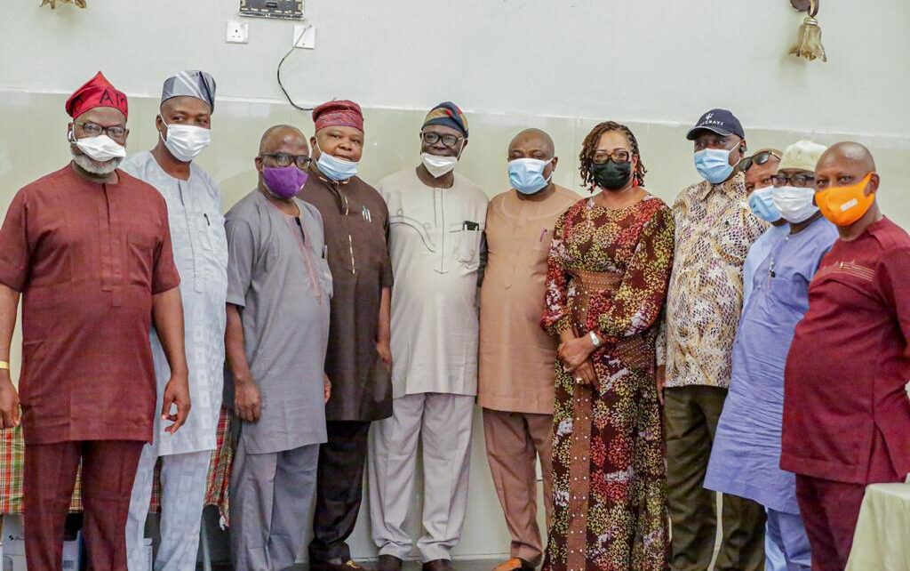 govtoros's tweet photo. #throwback #UgandaDecides #PlayingEverySongYouKnow #LinkYourNINWithMTN #momoagent "I Dey" 

The Southwest former and incumbent speakers of State Houses of Assemblies met in Ibadan, Oyo state capital on Wednesday and Thursday to drum support for Asiwaju

https://t.co/rDiOcGNhvL https://t.co/fAJnEVD3J8