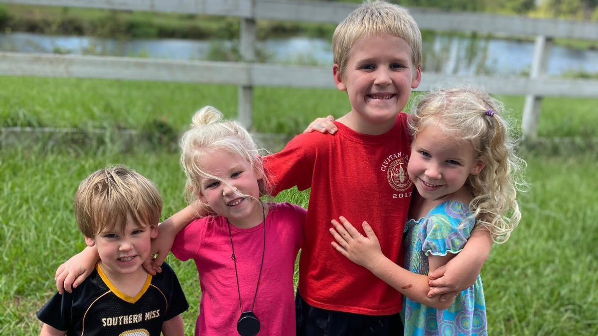 TheSignatureMag's tweet photo. OUR KIDS: Want your child featured in Signature Magazine? Send photos of your children to be featured in the next edition of Signature Magazine. Please send photos, along with parent names, children’s ages and the school(s) the children attend, to ourkids@hubcityspokes.com. https://t.co/5Q2KtkiMaW