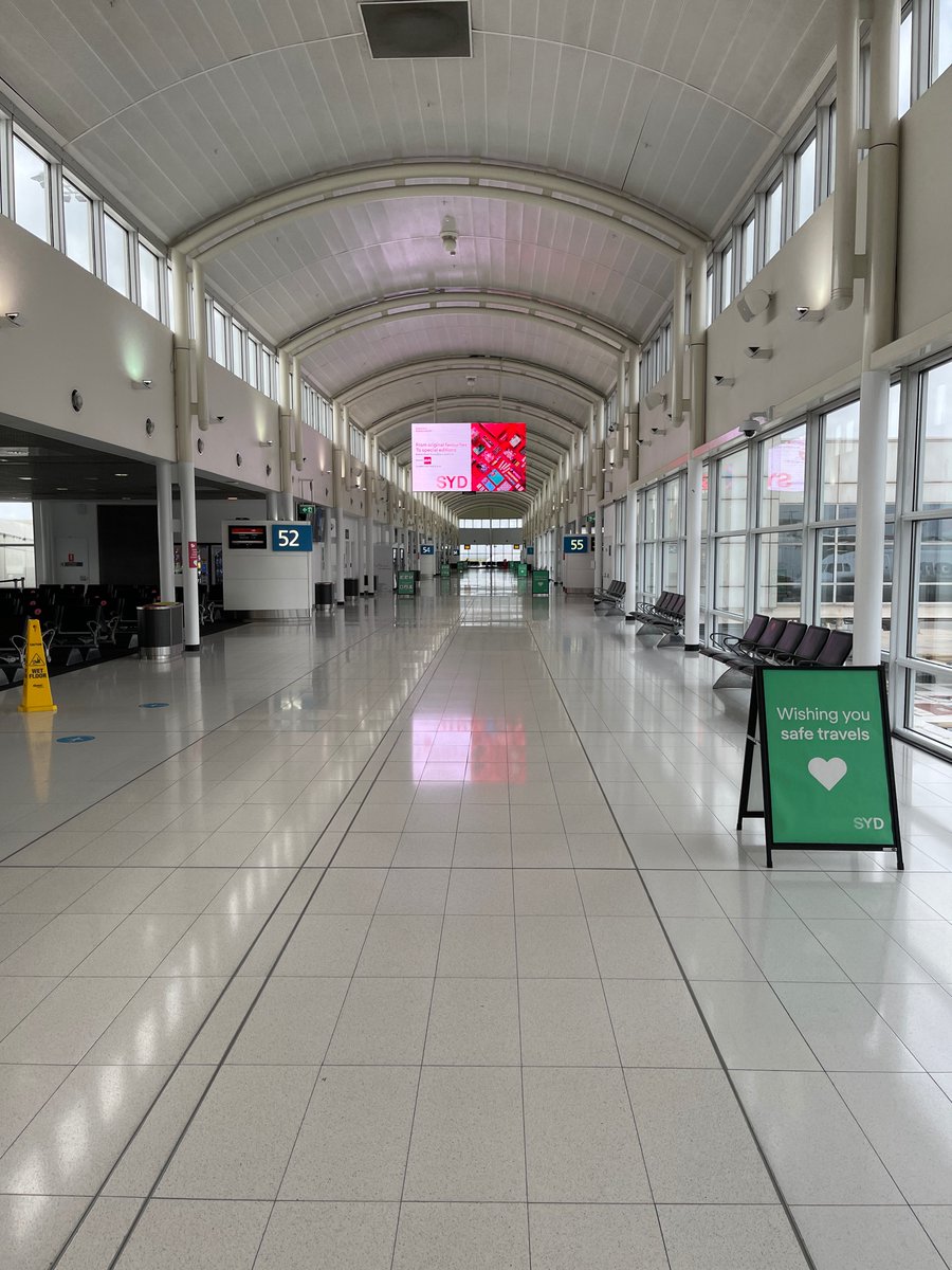 cjcoghlan77's tweet photo. I’ve never seen Sydney airport like this 😳 https://t.co/mgCLvngTf7
