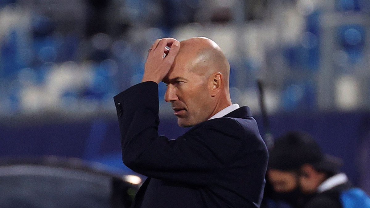 elchiringuitotv's tweet photo. 🔴🎙️ZIDANE: "Estaba CONTENTO con BENZEMA pero buscaba un poco de FRESCURA con Mariano". #Supercopa 

¡A las 23:59h #ElChiringuitoDeMega! https://t.co/nkSsCSnKTu