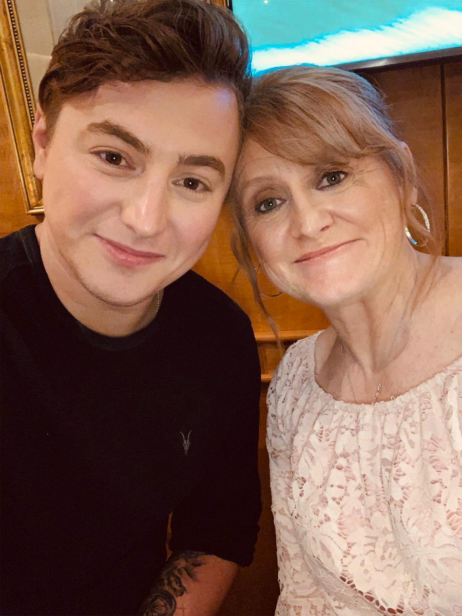 lindapagan3's tweet photo. Happy #MattThursday ❤an old one but a favourite,missing family get togethers☹love you @MattCollabro 😘 #StaySafeEveryone https://t.co/h5VV3ydoeZ
