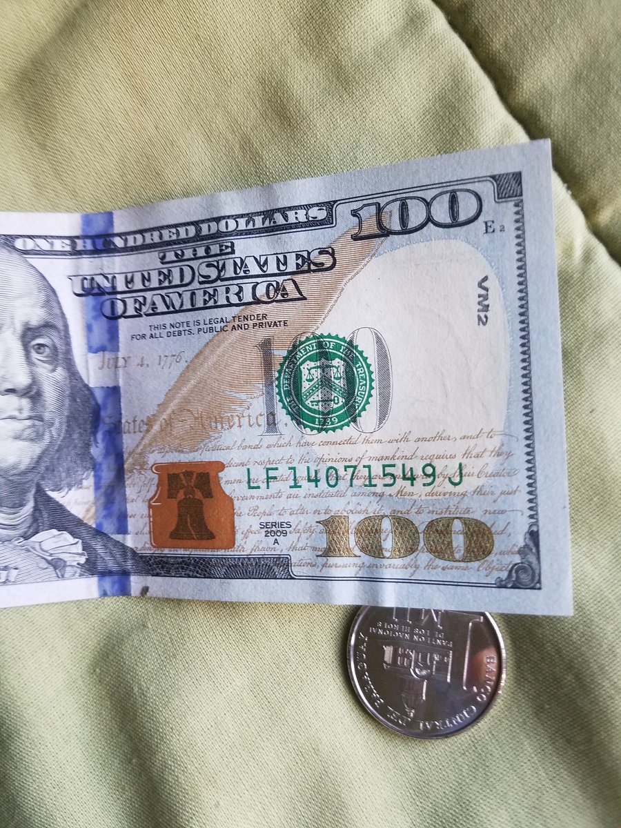 JuanSpeciale2's tweet photo. Billete nuevecito rechazado por una casa de cambio, porq de origen, tienen letras negras pequeñas al costado( vm2) q ellos no aceptan.
En la calle ofrecen cambiar por 100 mil guaraníes menos. 
Quien es el HDP del BCP q se queda con esa diferencia?
Debe ser colgado de un árbol. https://t.co/mZMFqPPQZo