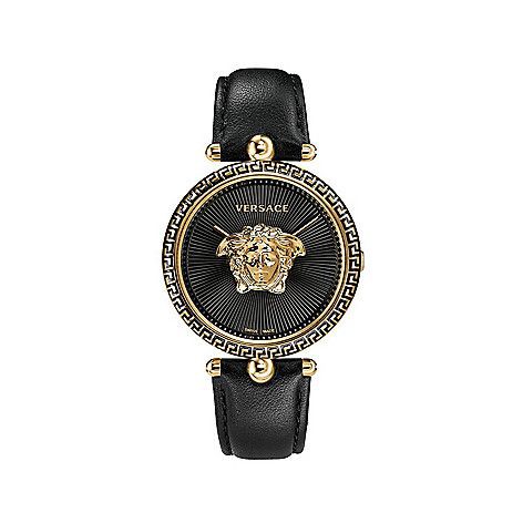 —Le manda un par de cajas con una tarjeta musical de felicitación por su cumpleaños, de parte de ella y @Edawn_B para <a href="/JnginB/">K a i</a> —