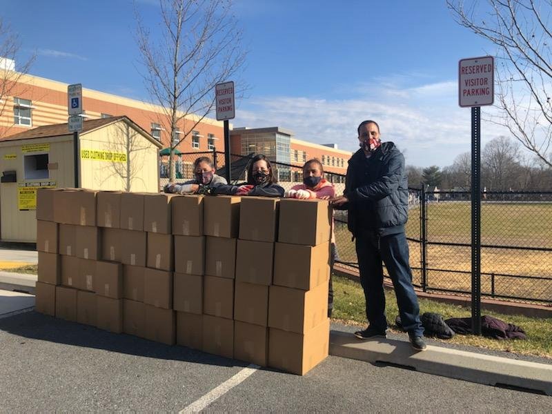 wwes_pta's tweet photo. We had another great turnout for @WheatonWoods weekly food distribution. Thank you Helen, Iris, Vickie, and Alex. We passed out 86 boxes in 15 minutes! https://t.co/SNQ2R4ZnZ4