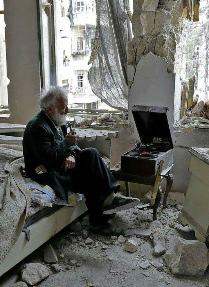 Arabbeau's tweet photo. About the amount of hope in the pictures - Syria https://t.co/D37kwafXvh