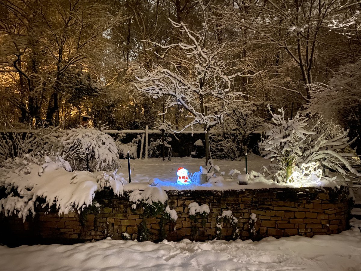 LuxCaroline's tweet photo. That’s what we needed ...magic in the air #WinterWonderland #magical #Ilovesnow #magicintheair https://t.co/SiwzBTGyaH