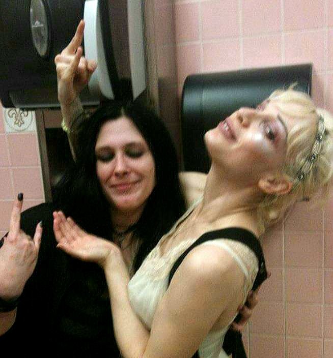 wendsday3's tweet photo. Last one: This night was amazing. Running into @emilieautumn in the bathroom was insane. #butinthebestwaypossible https://t.co/odtUw3k3X0