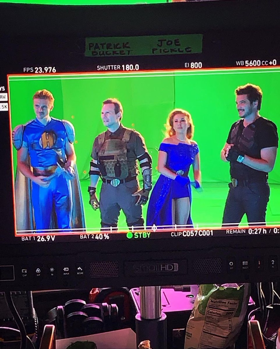 PascalBrasil's tweet photo. “Algumas imagens dos bastidores da #msvox contando piadas com @PedroPascal1 e @ChristianSlater 💙” 

Hayley Heinhart via Instagram. https://t.co/Q3ixDQnsG3