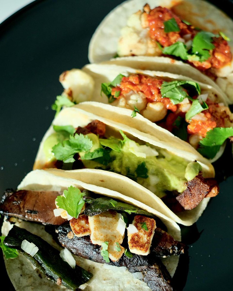 bartacolife's tweet photo. "Join me on our #bartacoathome journey 🌮

I’m obsessed w/ all the bold flavors in their #bartacotacopacks + had fun making my own tacos 🤩

The #bartacosecret seared chorizo taco is available through1/18 so try it before it’s too late!" @katieeatsphilly 

https://t.co/PhStARcqvD https://t.co/zr2pEE3cE7