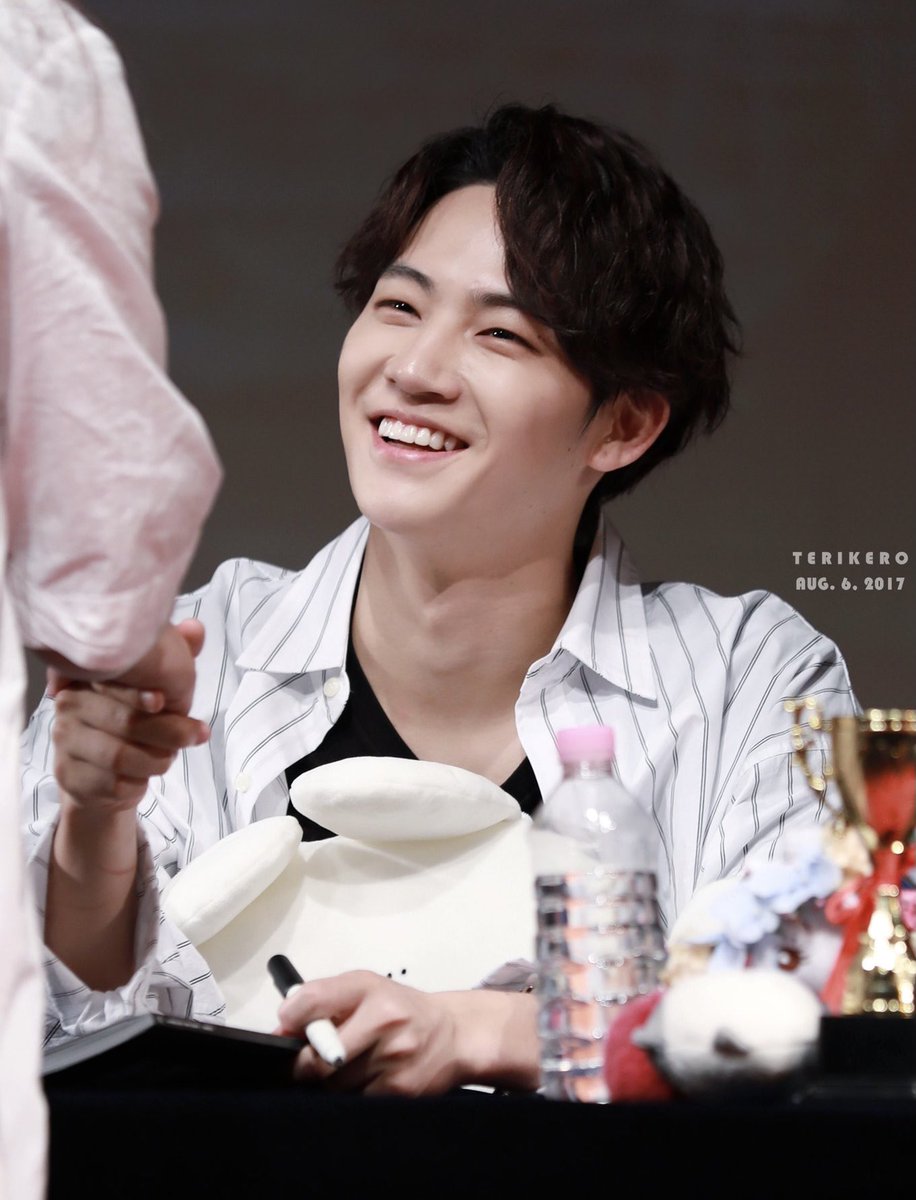 jaebeom looking at ahgases: a thread