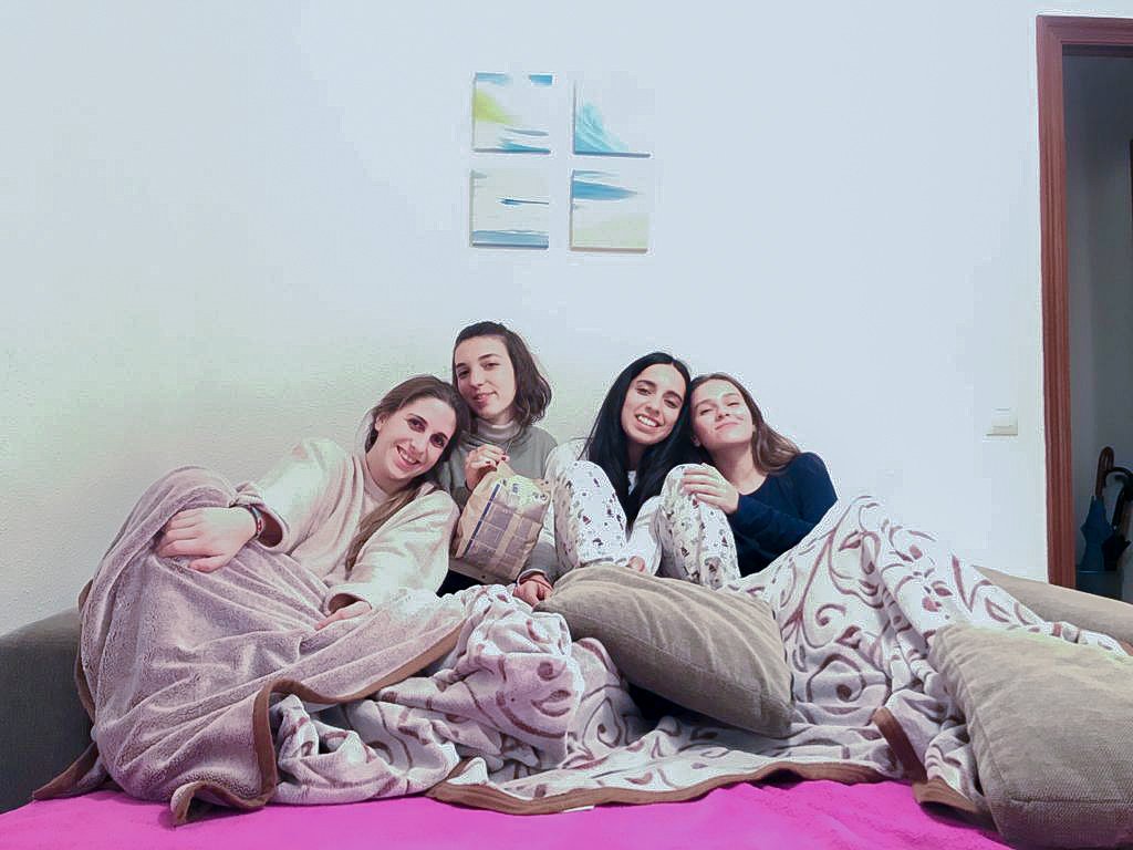 TukideMartuki's tweet photo. Real que me encantaría volver ahora mismo ,

@piedadmerc me has puesto melancólica 😿

Os echu de menus 💜

@Paaula497 @AndreaNoguera11 https://t.co/Nq15PBI6sr