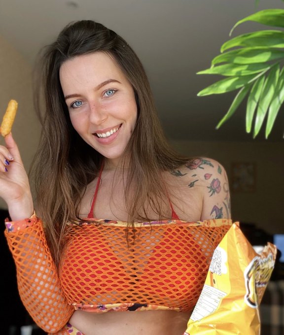 Cheetos crumbs in my hair, don’t care ?? #onlyfans #kochanius #instagram https://t.co/LbqErSAjsh #ThursdayMotivation
