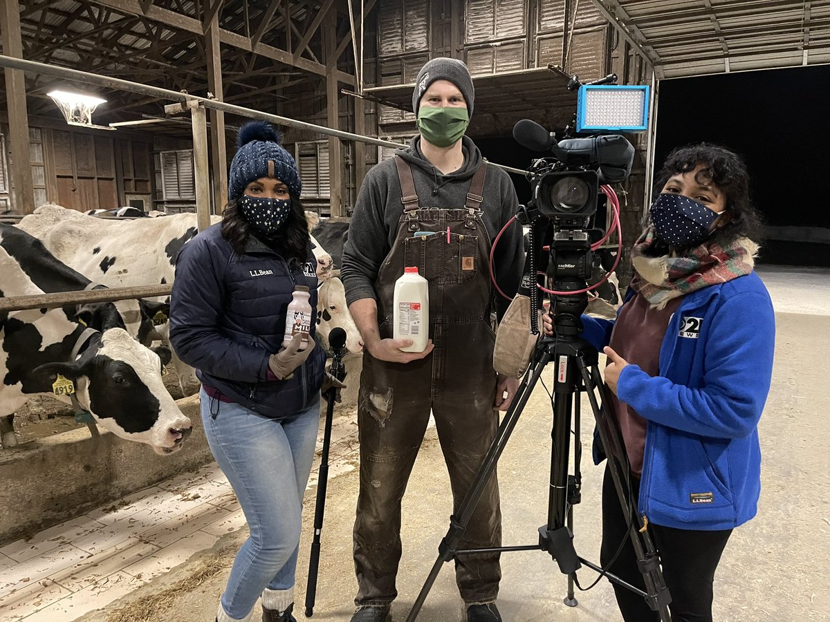 nellabom's tweet photo. Savor moments at daybreak 🌅experiencing the beauty and miracle of life on a #PADairy farm! 🐮🥛#ChoosePADairy #GoodnessThatMatters #2021PAFarmShow https://t.co/KFDuC6Ihzc