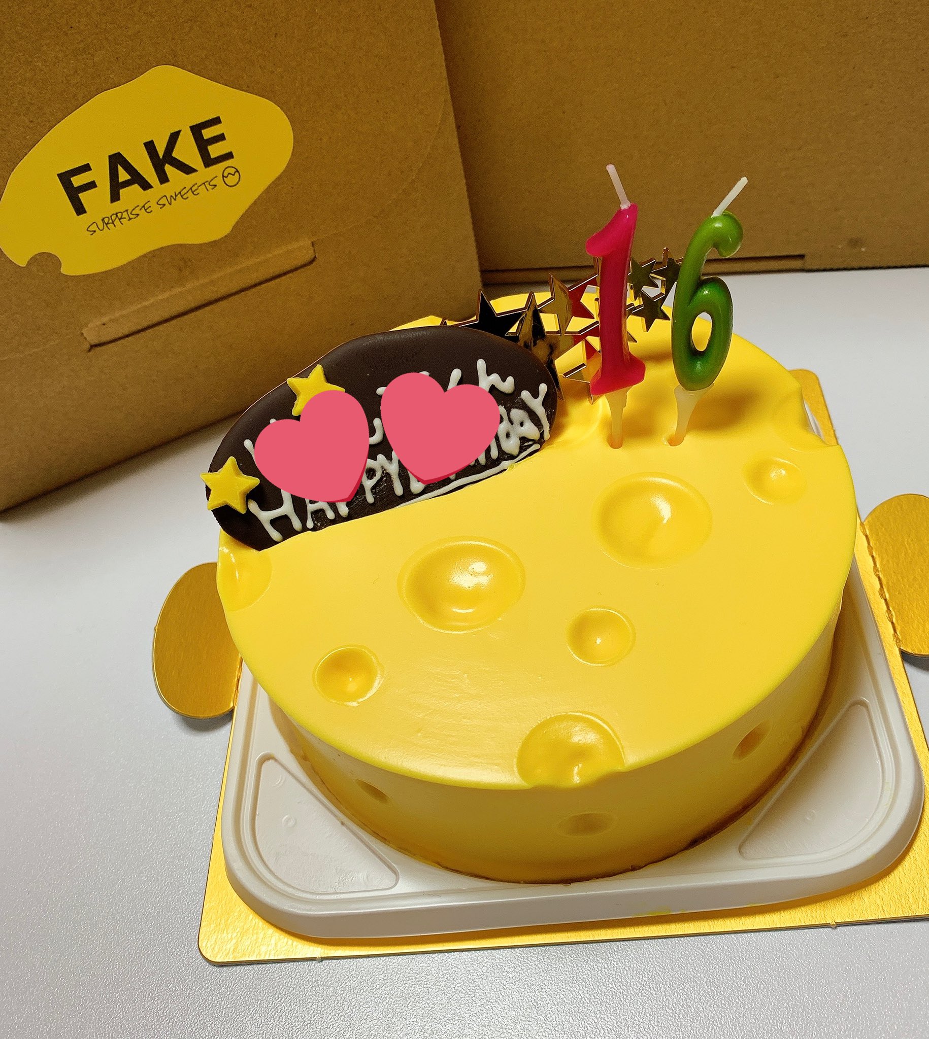 Fake Surprisesweets 久しぶりにtwitter投稿です 一月 お誕生日ケーキの オーダーを多く頂いております チーズみたいなチーズケーキも バースデー仕様でオーダーできます 詳細はdmまたはお電話で お気軽にお問い合わせください