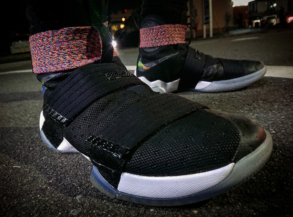 MARVINKICKS0603's tweet photo. NIKE
LEBRON SOLDIER 10
#バッシュを履いて外へ出よう
#バッシュを履いて外に出よう
#nike
#soldier10
#nba #kicks #sneaker #basketballshoes #shoes #basketball #バッシュ https://t.co/bLcCUKGxpN
