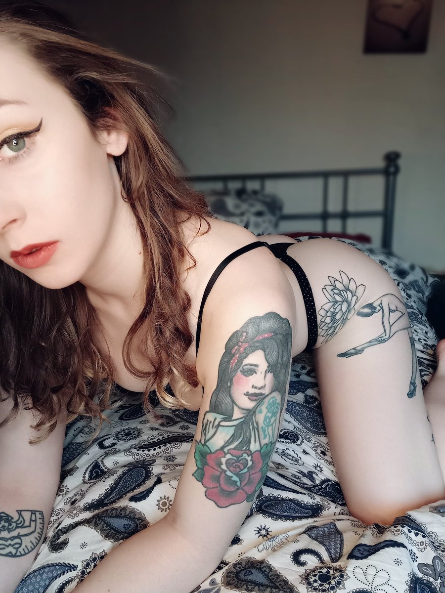 bella_bondage's tweet photo. @onlyfanpromoa1 https://t.co/SDlTeqaE6n
25% OFF THIS MONTH
✨Leather, lingerie, boobs and butts.✨
New content uploaded daily 🔥
Weekly surprise in inbox 🔥
Message me for 1-1 chats 🔥
Fetish friendly 🔥
420 friendly 🔥
Taking orders for custom sets and vids🔥 https://t.co/2zuW6d3ulx