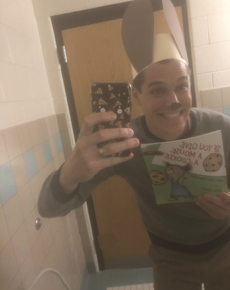 Little1Learning's tweet photo. We’re crazy for books! K teachers 📚 on Book 📖 Character Day @SolleyAACPS @MissSinnott #aacpsawesome @solleyreads #aacpsreadwithme #solleyreadwithme https://t.co/w2RsxbPZlK