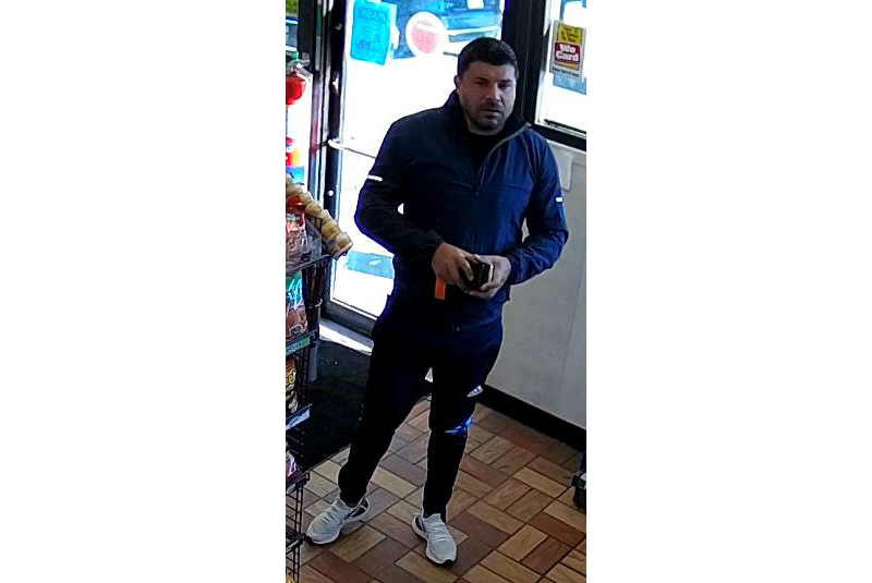 Aurora police seek to identify man who attacked cashier after being asked to wear mask - Sentinel Colorado ow.ly/dVy250D90pi 

#AuroraCO #COCrime #COVID19colorado