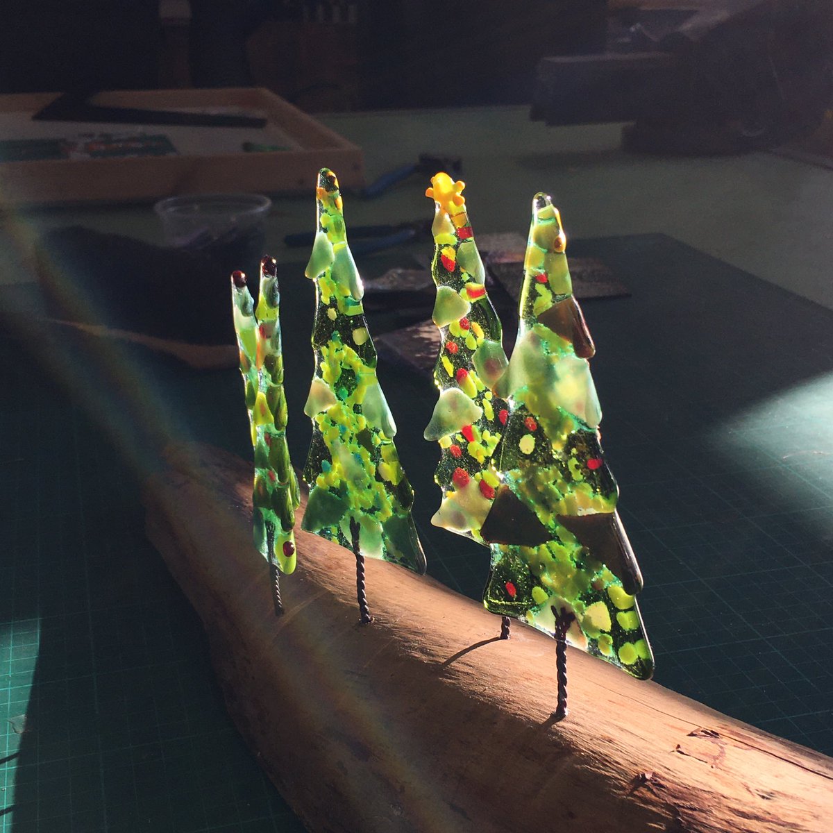 PennyCalvertUK's tweet photo. @WessexRehabSDH @lornawilko @maidofyorkshire @LeadCatherine @Jaynesheppard4 Seeing these in your Wessex Rehab workshop inspired us to book in for a team building session (socially distanced) in place of our usual Christmas get together. #creativeBliss https://t.co/DjdC4HueEP