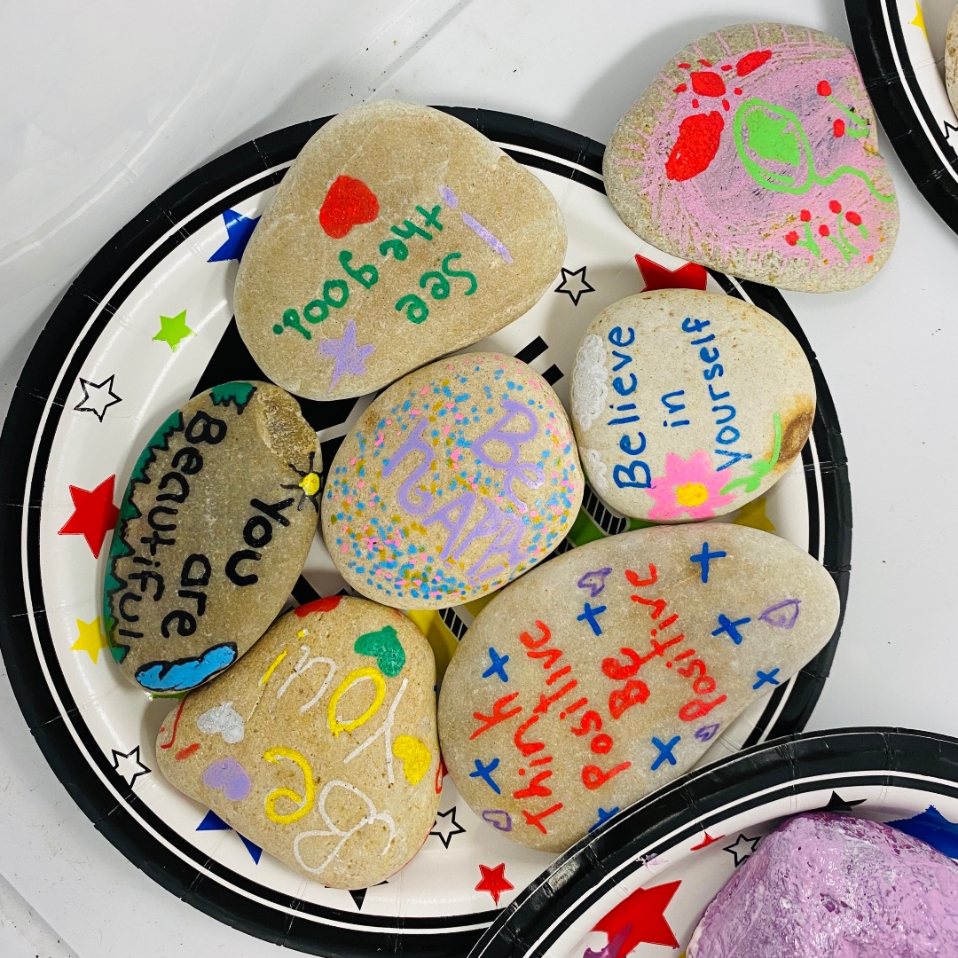 GPNaples's tweet photo. There is power in kindness.
Our middle school students adorned these Kindness Rocks with words of wisdom and comfort before handing them off to our elementary students. <3 #SpreadKindness #SmallActsofKindness #TheGracePlaceWay https://t.co/GdvjQ7Xjcv