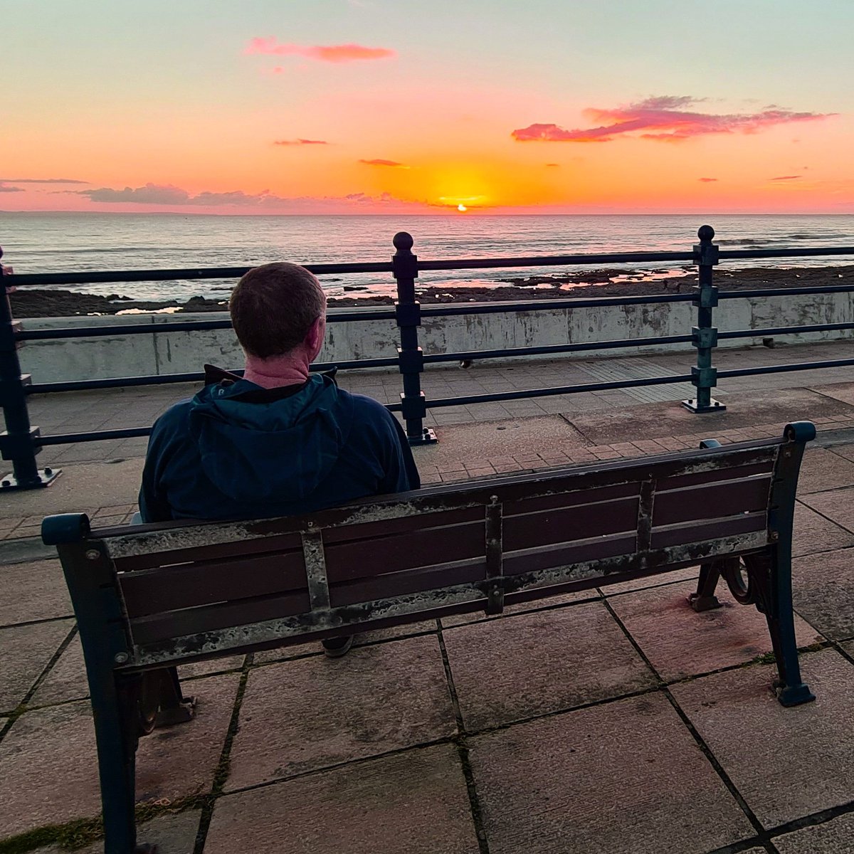 Sunset at Porthcawl... <a href="/MyFaveBench/">My Favourite Bench</a> #benchwithaview #pewwithaview #porthcawl #southwales #sunset