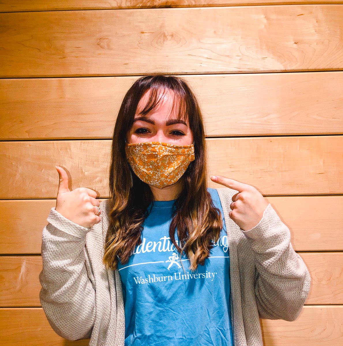 RA Sierra with a friendly reminder —As you’re returning to campus, don’t forget to pack your mask!👍

Face masks are required at all times in all common spaces in our residence halls and apartments, including hallways, kitchens, lounges, study rooms, and game rooms!