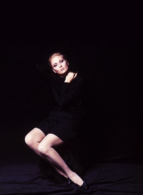 Happy 80th Birthday to Faye Dunaway photographed here by Jerry Schatzberg cir. 1970s 