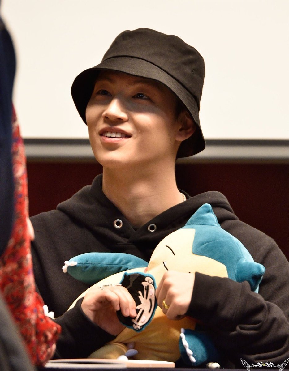 jaebeom looking at ahgases: a thread