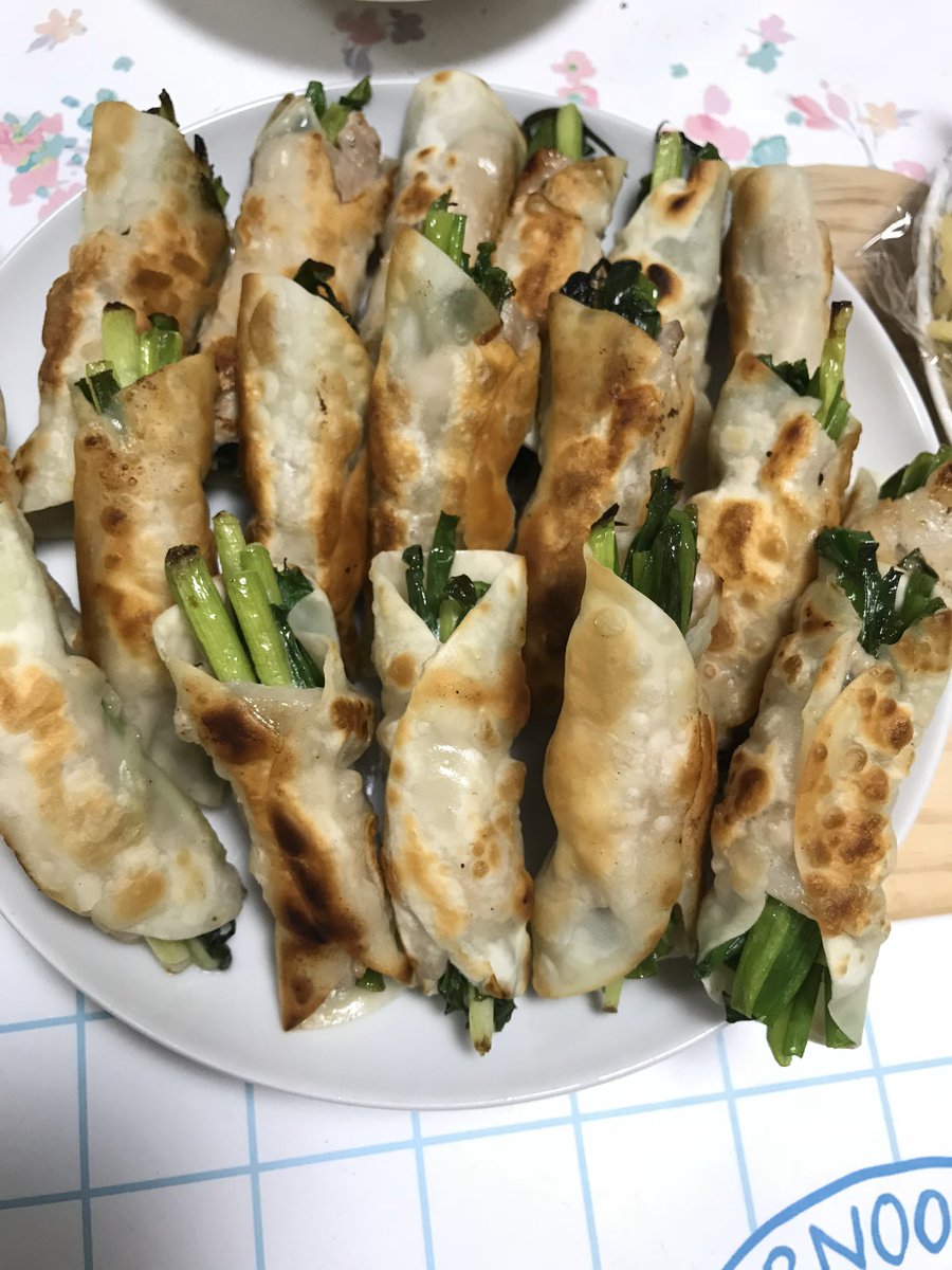 何度も言うけど 餃子の皮に豚肉としそを雑に挟んで焼いて ポン酢つけて食べるの最高に美味しい Togetter