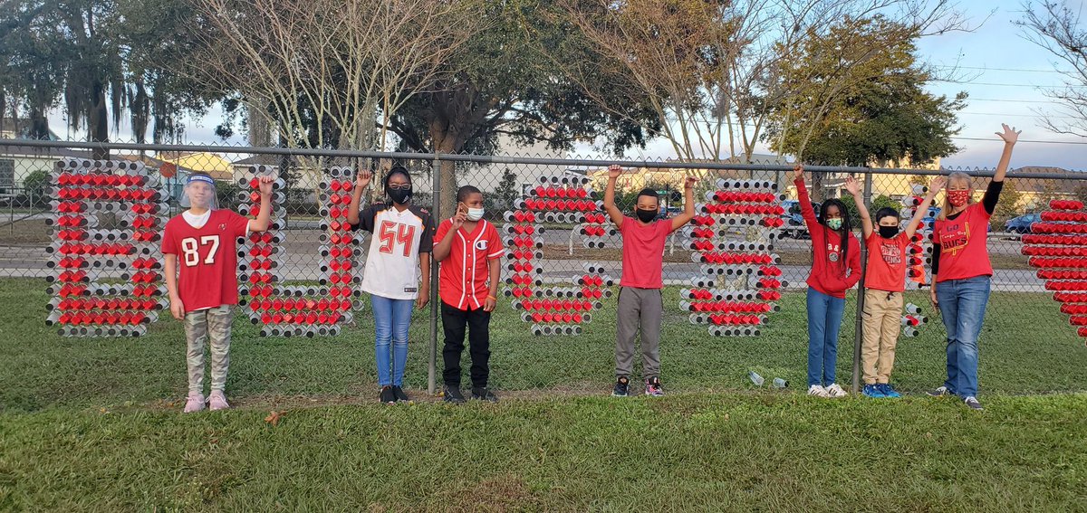 symmessharks's tweet photo. Our Sharks love the Bucs!! Raise the Flag! #GoBucs @BucsFoundation @HillsboroughSch https://t.co/EH5VrJkW79
