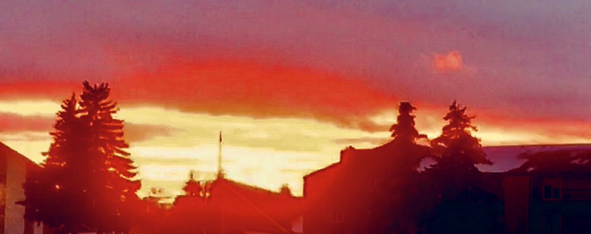 daria_fidyk's tweet photo. Mon Dieu!! That sky tonight at sundown...I’m in awesomeness ❤️🙏 https://t.co/9Doijdb03x