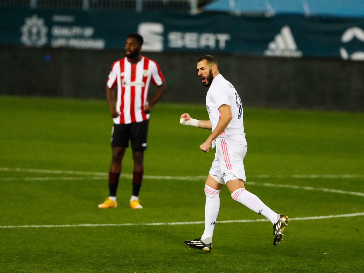 ActuFoot_'s tweet photo. Karim Benzema est devenu ce jeudi le 3e meilleur buteur français de l'Histoire, en inscrivant le 355e but de sa carrière. ⚽️🇫🇷

Il est toujours devancé par Thierry Henry (411 buts) et Roger Courtois (364). https://t.co/QdIkGo92r2