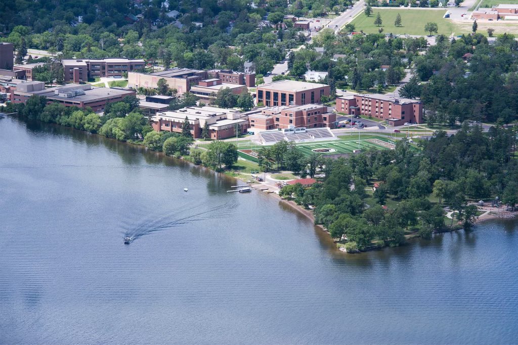 Extremely proud and honored to announce my commitment to Bemidji State University. Thank you to my family, friends, and coaches for all the support along the way.
#GoBeavs <a href="/BSUBeaversMHKY/">Bemidji State Men’s Hockey</a>