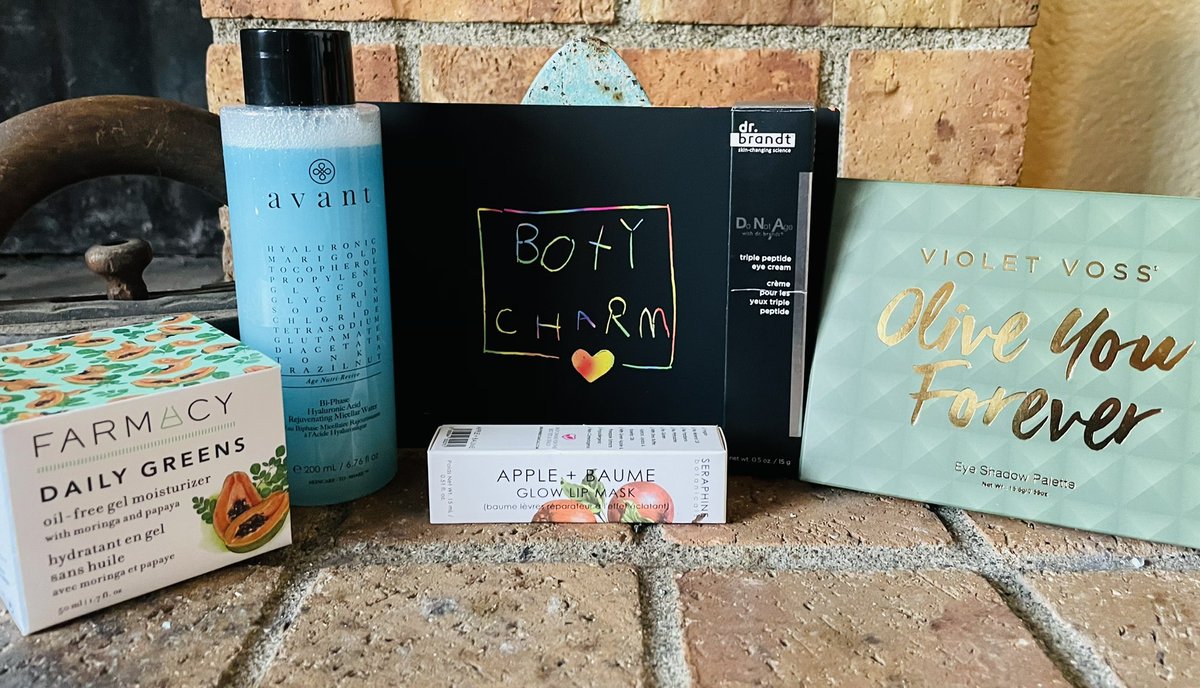 dayna69campbell's tweet image. My granddaughter who’s wise for her years (6) sketched this today , just knowing it was my favorite time of the month @boxycharm basebox delivery day , she’s going to grow up to L❤️VE #boxycharm like her grammy !! #basebox #makeup #facecare #haircare