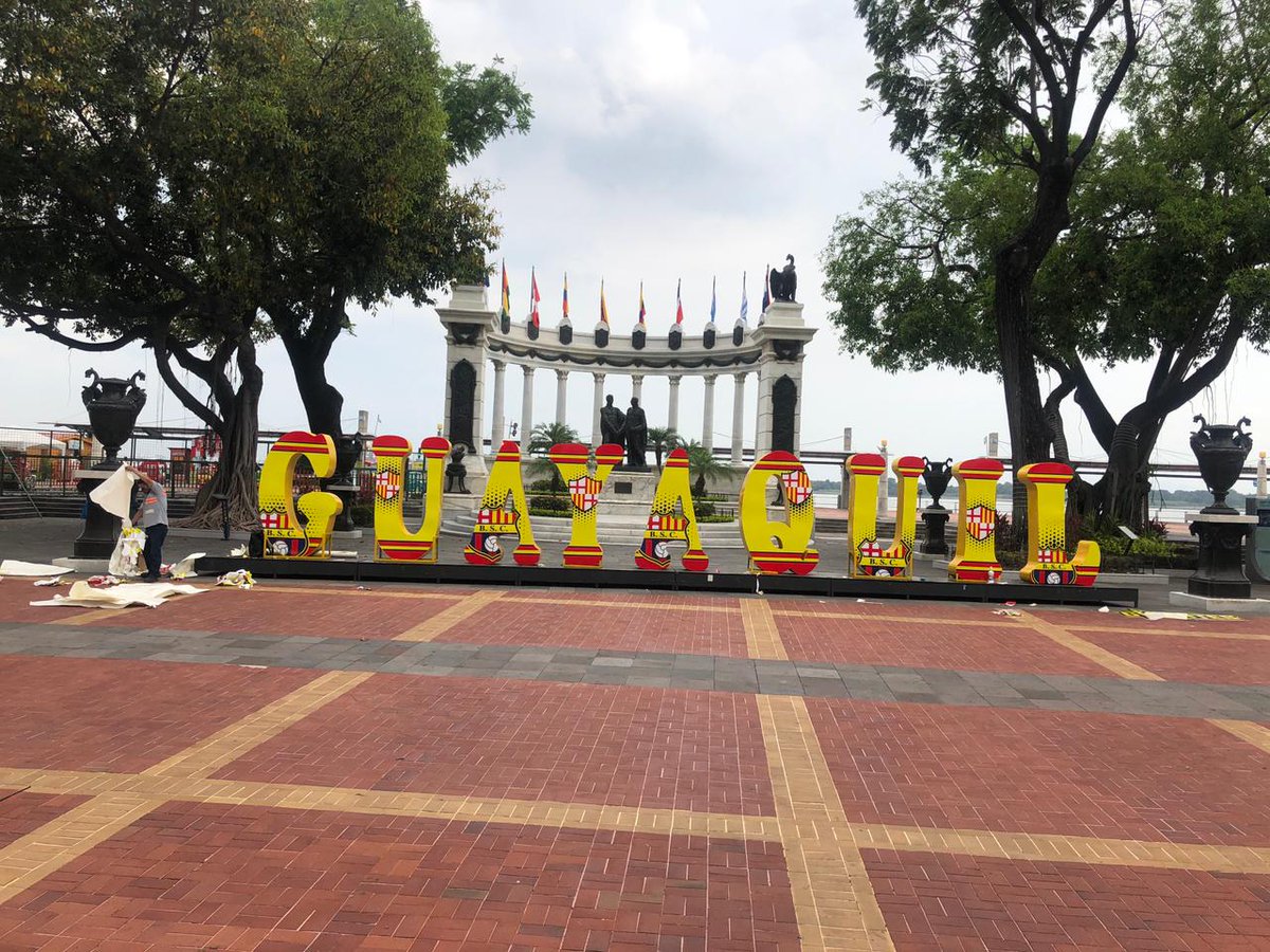 AlexDuqueB1's tweet photo. Que falta de respeto para la ciudad de guayaquil. Ya se pasan de payasos y noveleros. https://t.co/Po51lRZCJe