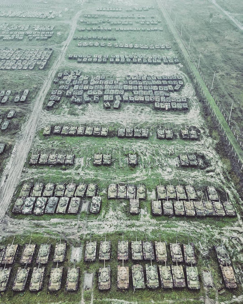 More photos from that tank graveyard in Siberia. 5/ https://www.instagram.com/p/CEtcZOQgHNX/?igshid=db8i6gdf0ug9