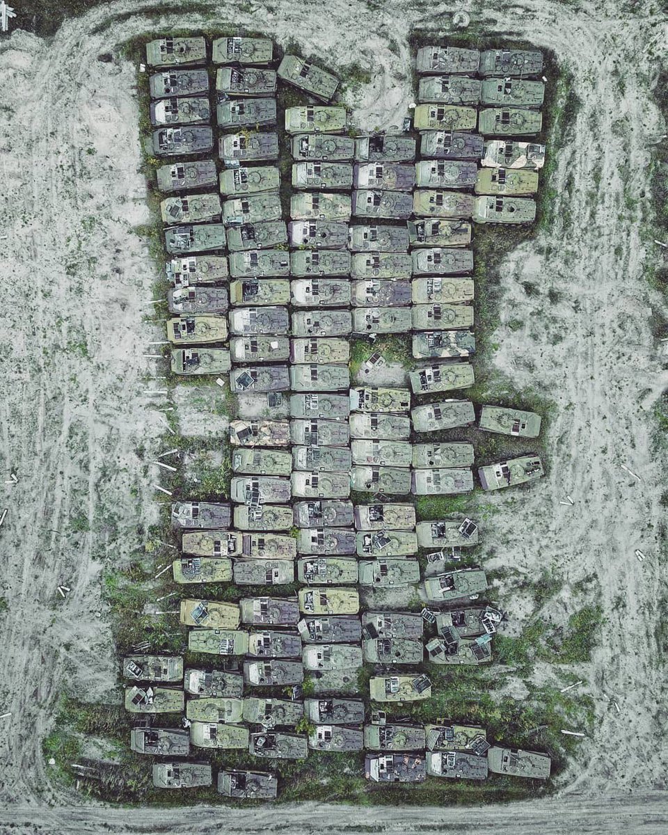 More photos from that tank graveyard in Siberia. 5/ https://www.instagram.com/p/CEtcZOQgHNX/?igshid=db8i6gdf0ug9