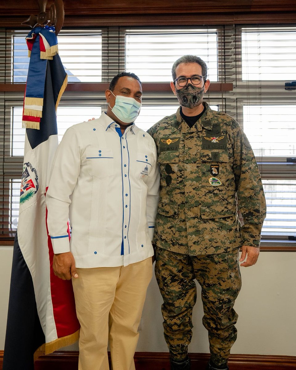 Hoy estuvimos junto al Ministro de Defensa Carlos Luciano Diaz Morfa, agradecido como siempre por el trato dispensado. 🇩🇴